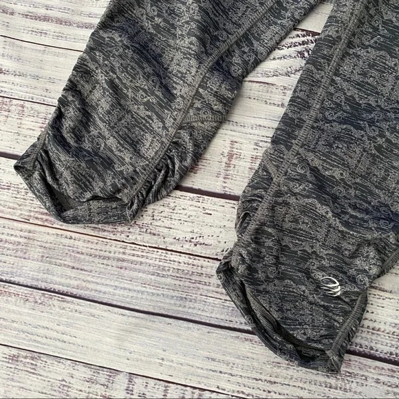 Run Tights Yoga Workout Capris - Picture 3 of 8